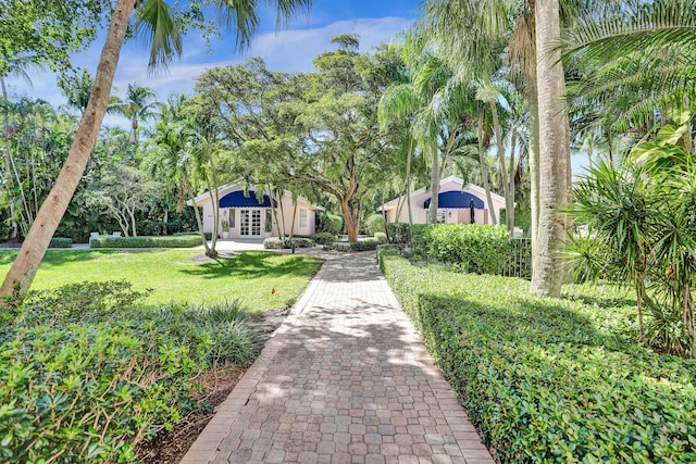 exterior space featuring a front yard