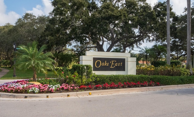 view of community / neighborhood sign