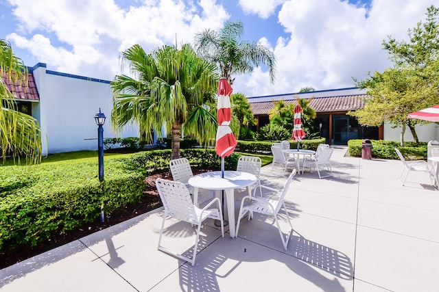 6763 Mar Pacifico, Fort Pierce, FL 34950 - view of patio / terrace with outdoor dining space