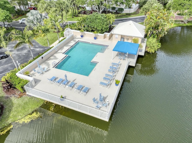 41 Windsor Ln, Palm Beach Gardens, FL 33418 - aerial view of property and surrounding area with a pool area and a large body of water