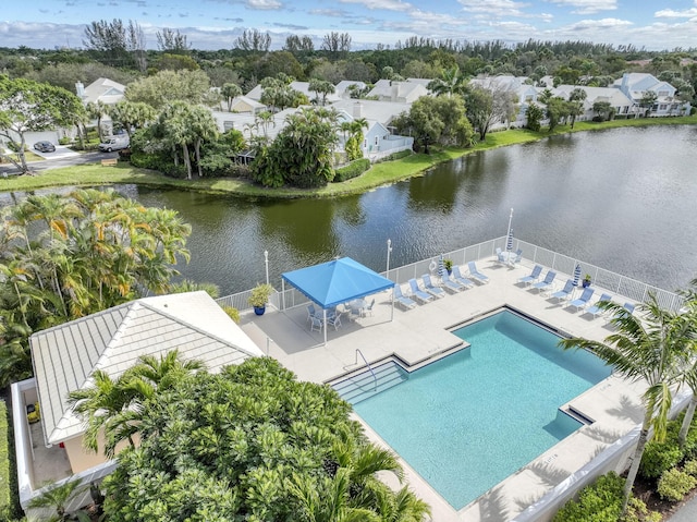 41 Windsor Ln, Palm Beach Gardens, FL 33418 - aerial view of residential area featuring a large body of water and a pool