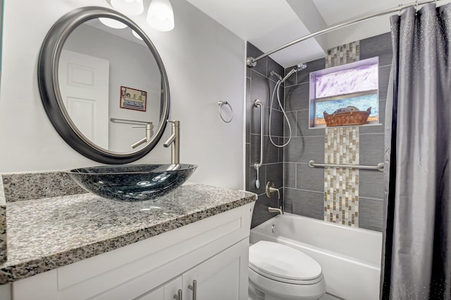881 Normandy S, Delray Beach, FL 33484 - bathroom with toilet, vanity, and shower / tub combo with curtain
