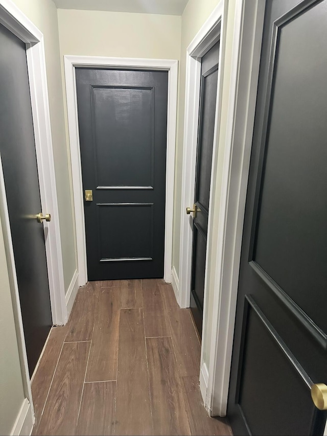 9494 Sun Pointe Dr, Boynton Beach, FL 33437 - entryway featuring dark wood finished floors and baseboards