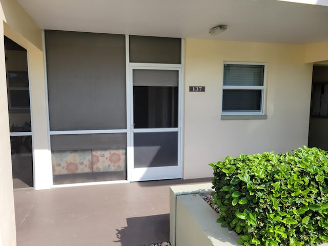 property entrance featuring stucco siding