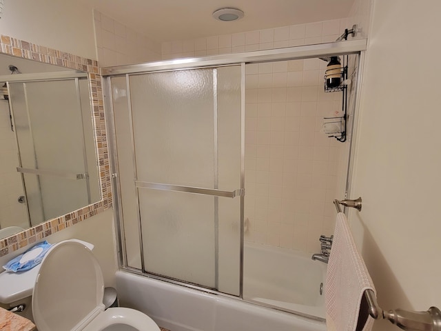 full bath with combined bath / shower with glass door and toilet