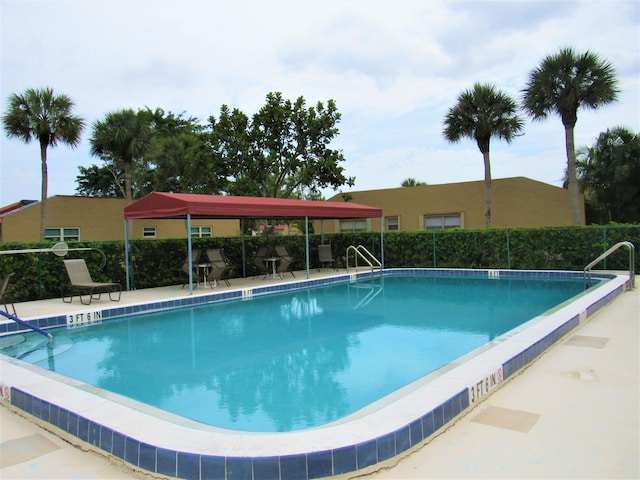 104 Lake Helen Dr, West Palm Beach, FL 33411 - pool with fence