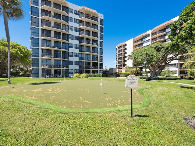 view of property's community featuring a yard