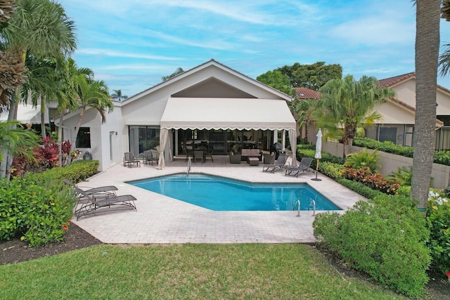 13315 Deauville Dr, Palm Beach Gardens, FL 33410 - outdoor pool featuring fence and a patio