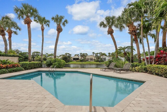 13315 Deauville Dr, Palm Beach Gardens, FL 33410 - pool featuring a patio