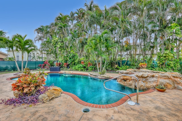 8888 Rockridge Glen Cv, Boynton Beach, FL 33473 - view of swimming pool featuring a fenced backyard, a fenced in pool, and a patio