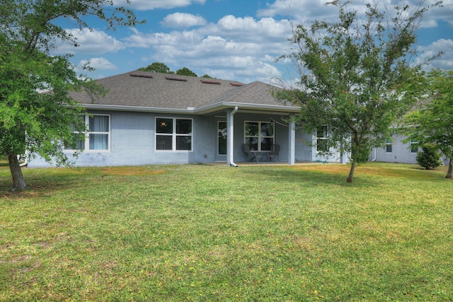 134 Day Dr, Sebastian, FL 32958 - single story home with roof with shingles and a front lawn