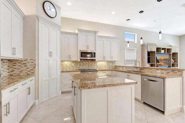 8318 Cameron Cave Dr, Boynton Beach, FL 33473 - kitchen featuring decorative backsplash, a sink, stainless steel appliances, and a peninsula