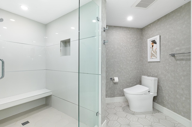 bathroom featuring a shower with shower door, toilet, tile patterned flooring, baseboards, and recessed lighting