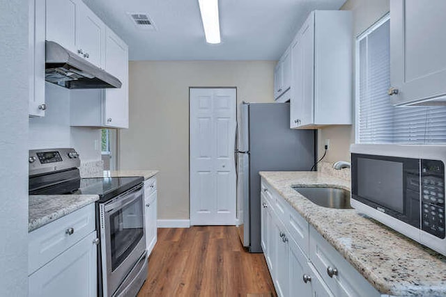 6881 Church St, Jupiter, FL 33458 - kitchen featuring a sink, under cabinet range hood, stainless steel appliances, visible vents, and white cabinets