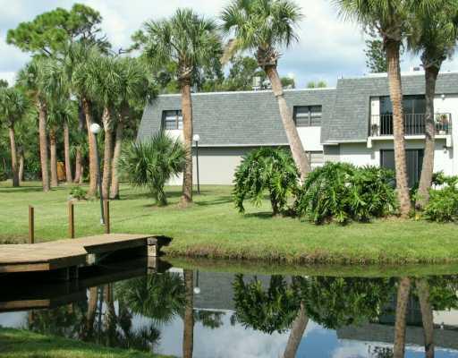 exterior space featuring a lawn