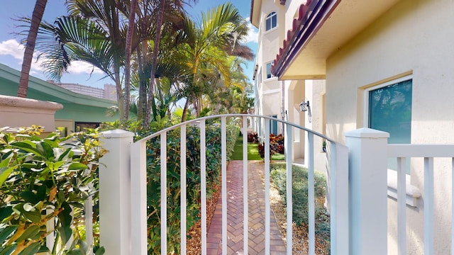 1942 NE 6th St, Deerfield Beach, FL 33441 - view of gate