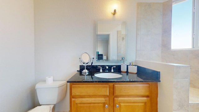 1942 NE 6th St, Deerfield Beach, FL 33441 - full bath featuring toilet, vanity, and tiled shower