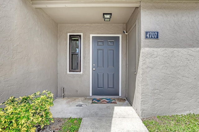 property entrance featuring stucco siding