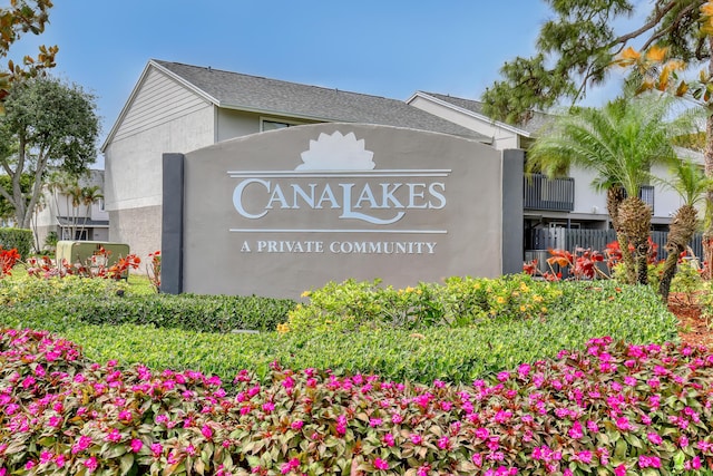 view of community / neighborhood sign