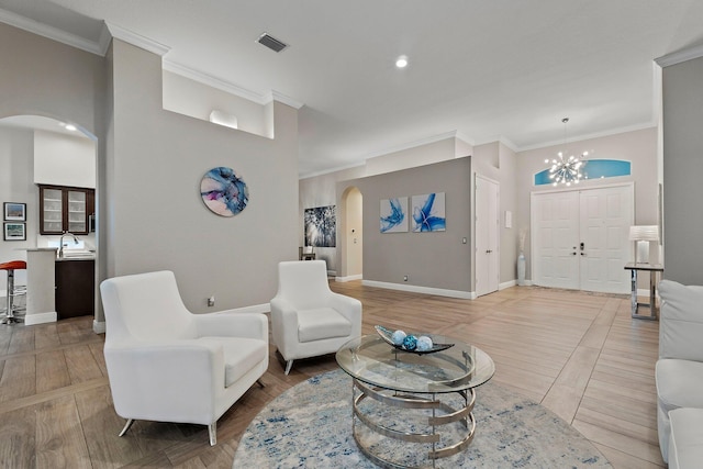 149 Sedona Way, Palm Beach Gardens, FL 33418 - living area with arched walkways, a chandelier, ornamental molding, baseboards, and recessed lighting