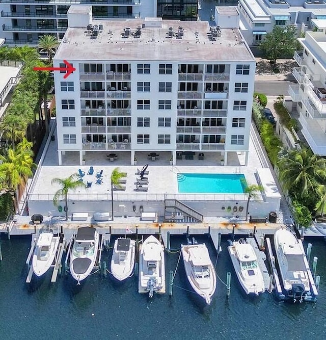 155 Isle Of Venice Dr Unit 304, Fort Lauderdale, FL 33301 - bird's eye view of a pool, apartment complex, and a nearby body of water