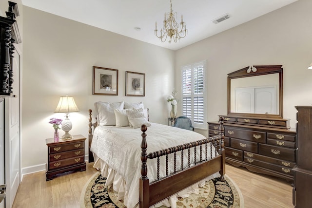 bedroom with baseboards, visible vents, an inviting chandelier, and light wood-style floors