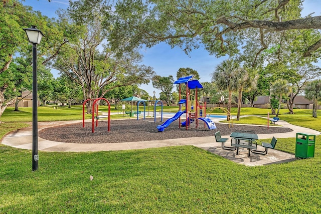 211 2nd Ct, Palm Beach Gardens, FL 33410 - community jungle gym with a yard