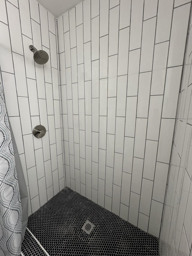 7507 Arthurs Rd, Fort Pierce, FL 34951 - bathroom featuring tiled shower