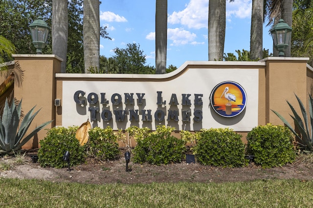 view of community / neighborhood sign