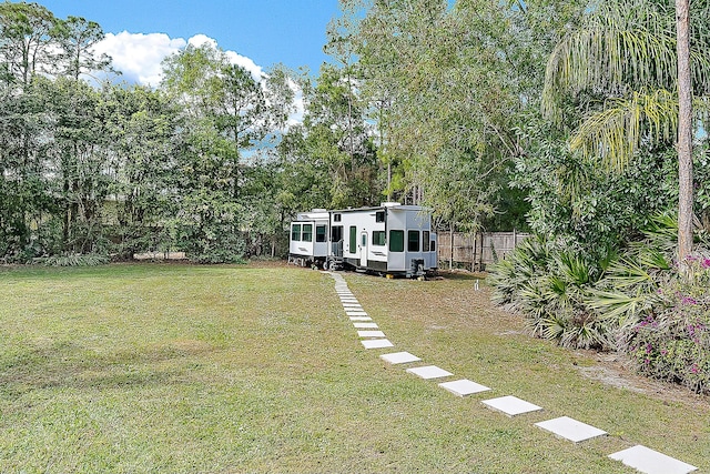 view of yard featuring view of scattered trees