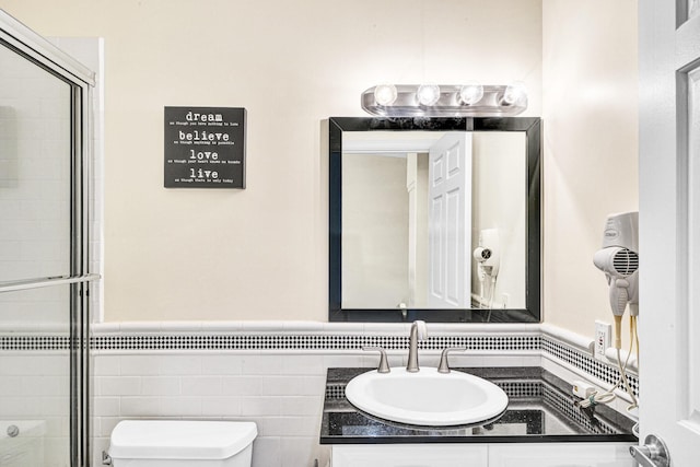 3050 Norwood Pl Unit N208, Boca Raton, FL 33431 - bathroom featuring toilet, vanity, and a shower with shower door