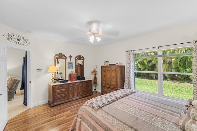 bedroom featuring light wood-style floors, baseboards, and ceiling fan