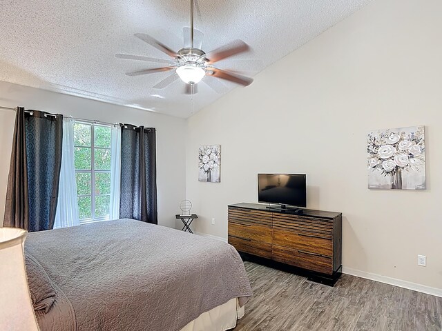 5005 Laguna Bay Cir Unit 26, Kissimmee, FL 34746 - bedroom with wood finished floors, ceiling fan, baseboards, a textured ceiling, and lofted ceiling