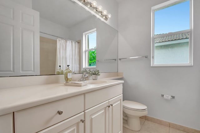 full bathroom featuring vanity, baseboards, tile patterned floors, a shower with curtain, and toilet