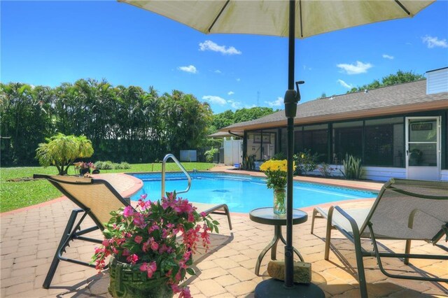1090 31st Ave, Vero Beach, FL 32960 - view of pool with a sunroom, a fenced in pool, and a patio area