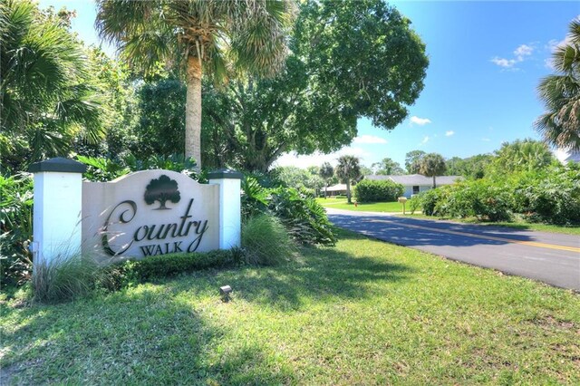 1090 31st Ave, Vero Beach, FL 32960 - exterior space with a yard