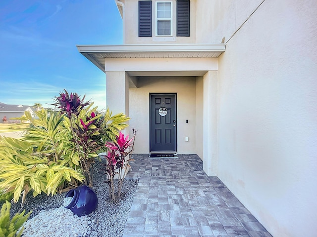 entrance to property with stucco siding
