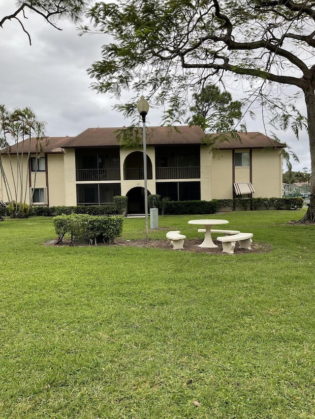 337 Knotty Pine Cir Unit B-1, Greenacres, FL 33463 - back of property featuring stucco siding and a yard