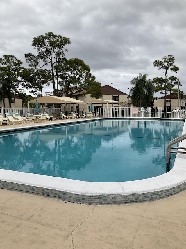 337 Knotty Pine Cir Unit B-1, Greenacres, FL 33463 - community pool featuring fence