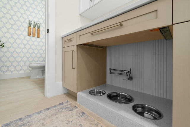 details featuring baseboards and wallpapered walls