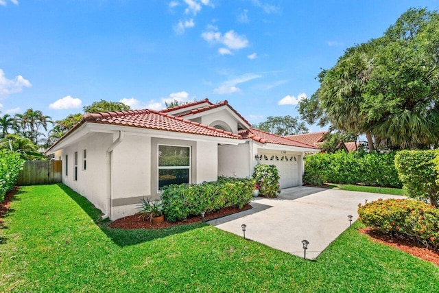 view of front of house with stucco siding, fence, an attached garage, driveway, and a front yard