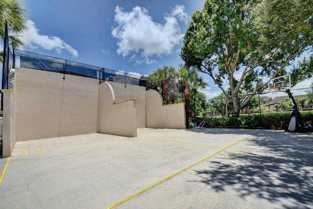 5115 Europa Dr Unit P, Boynton Beach, FL 33437 - view of sport court with fence