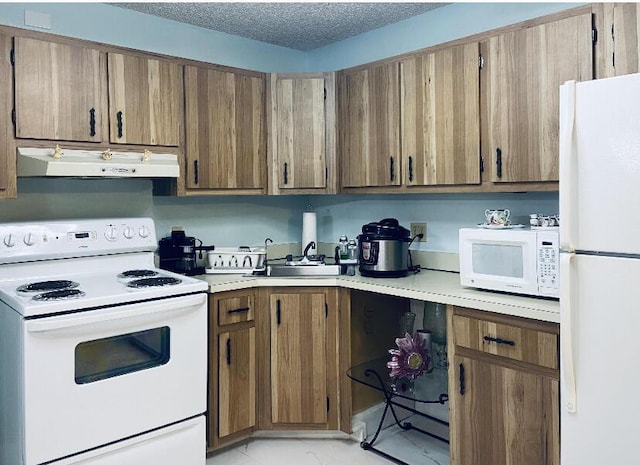 334 Pine Ridge Cir Unit D-2, Greenacres, FL 33463 - bathroom with toilet, baseboards, marble finish floor, and vanity
