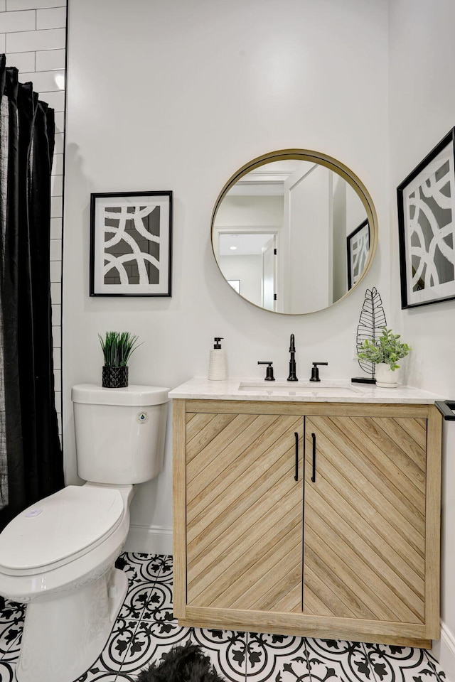9387 Satinleaf Pl, Parkland, FL 33076 - bathroom featuring tile patterned floors, a shower with shower curtain, toilet, vanity, and baseboards