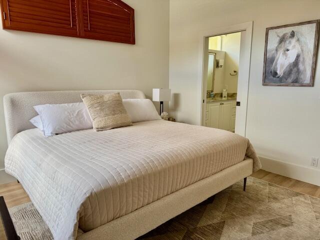 12624 Mallet Cir, Wellington, FL 33414 - bedroom featuring light wood-style flooring, baseboards, and ensuite bath