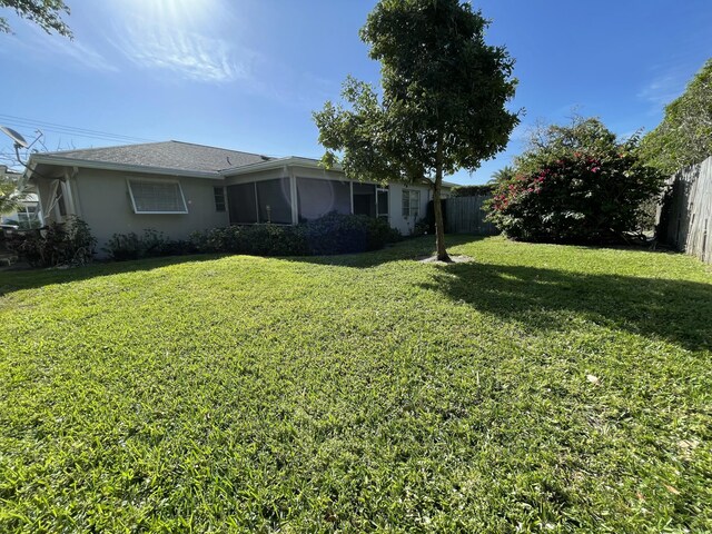 6401 NE 7th Ave, Boca Raton, FL 33487 - view of yard with a sunroom