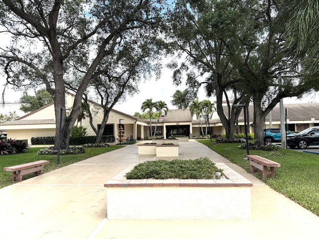 3779 Carambola Cir N Unit 28102, Coconut Creek, FL 33066 - view of front facade featuring a front yard and stucco siding