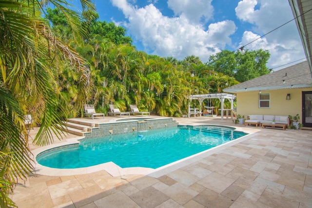 view of swimming pool featuring an outdoor living space, a pergola, a patio, and a pool with connected hot tub