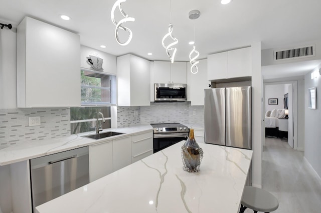 373 Piedmont H, Delray Beach, FL 33484 - kitchen featuring a sink, modern cabinets, visible vents, and stainless steel appliances