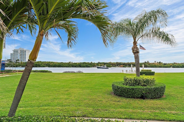 view of yard featuring a water view
